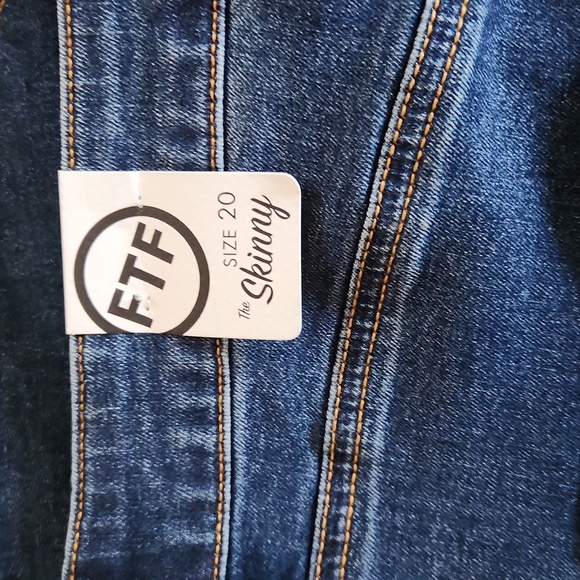 Fashion to Figure High Rise Cross-over Skinny Jeans - Picture 7 of 11